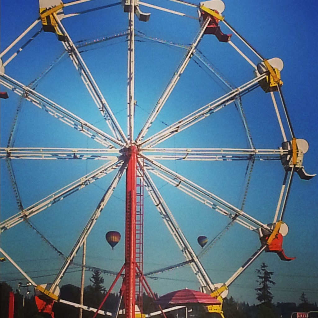 Ferris_wheel_hot_air_balloons